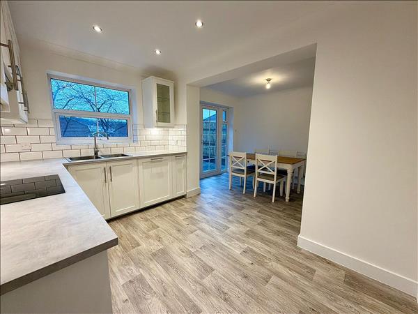 Detached, Parc Bryn Derwen - Pontyclun, 4 Beds - 2 Baths - 2 Receptions