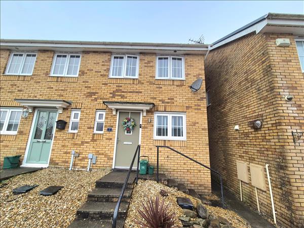 Semi Detached, Clos Gellifaelog - Tonypandy, 2 Beds - 1 Baths - 0 Receptions