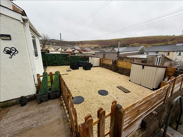 Semi Detached, Heol Heulog - Porth, 3 Beds - 1 Baths - 1 Receptions