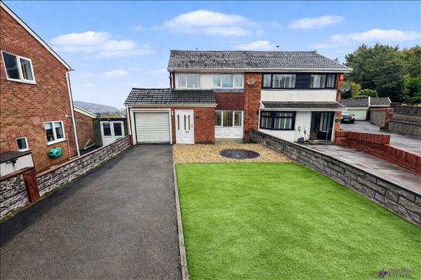 Semi Detached, Parklands Crescent - Porth, 3 Beds - 1 Baths - 1 Receptions