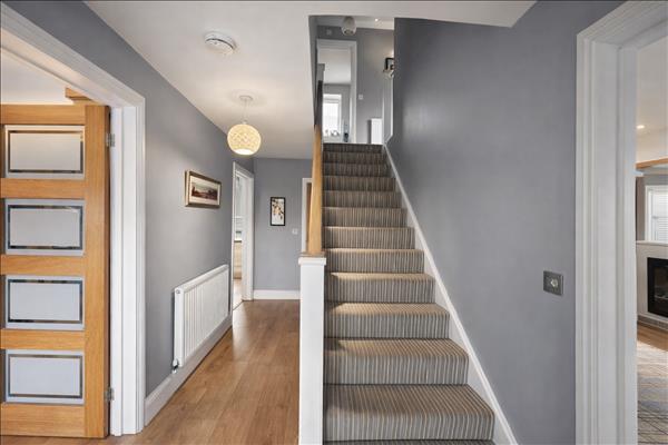 Detached, Pleasant Heights - Porth, 4 Beds - 2 Baths - 2 Receptions