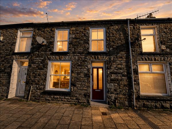 Terraced, High Street - Treorchy, 3 Beds - 1 Baths - 1 Receptions